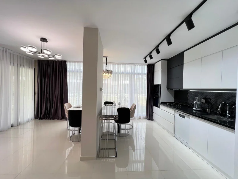 Møbleret 3+1 duplexlejlighed med have i Aqua Residence