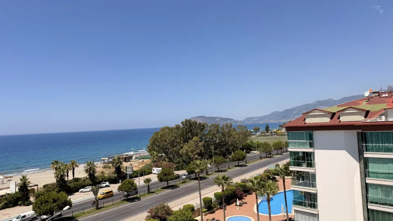 Zum Verkauf stehende 2+1 Wohnung direkt am Meer in Alanya