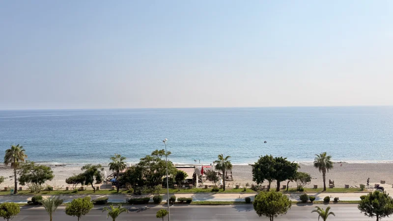 Alanya'da Satılık Denize Sıfır 3+1 Daire