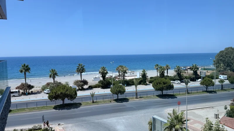 Zum Verkauf stehende 2+1 Wohnung direkt am Meer in Alanya