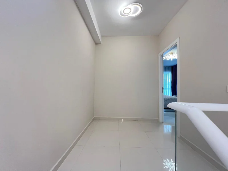 Møbleret 3+1 duplexlejlighed med have i Aqua Residence