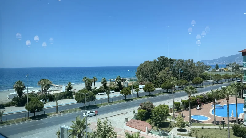 Zum Verkauf stehende 2+1 Wohnung direkt am Meer in Alanya