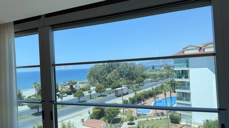 Zum Verkauf stehende 2+1 Wohnung direkt am Meer in Alanya