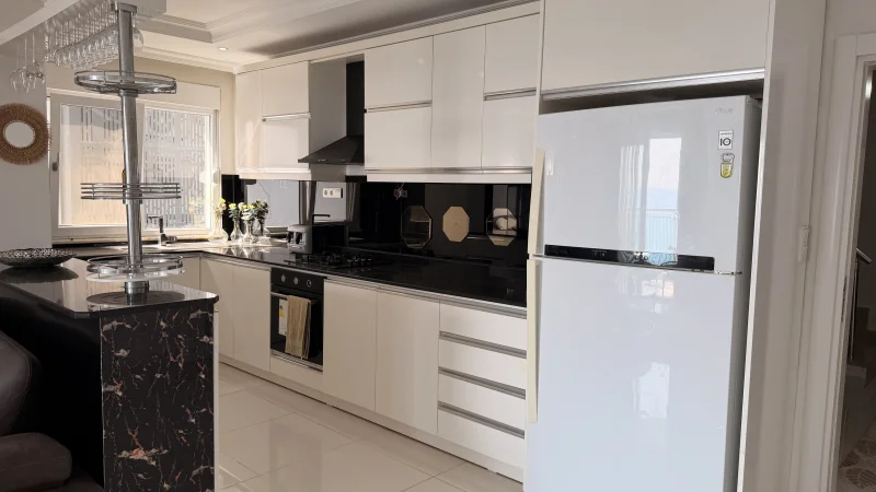 Alanya'da Satılık Denize Sıfır 3+1 Daire
