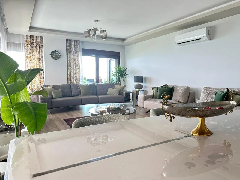 Alanya, Kestel'de Deniz Manzaralı 6+1 Daire