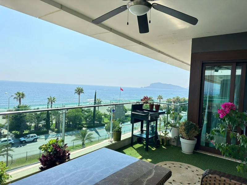 Alanya, Kestel'de Deniz Manzaralı 6+1 Daire