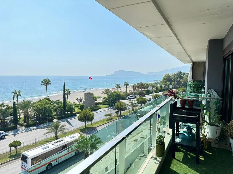 Alanya, Kestel'de Deniz Manzaralı 6+1 Daire