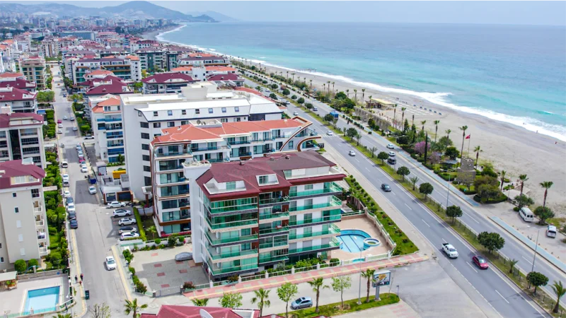 Alanya'da Denize Sıfır 4+1 Daire
