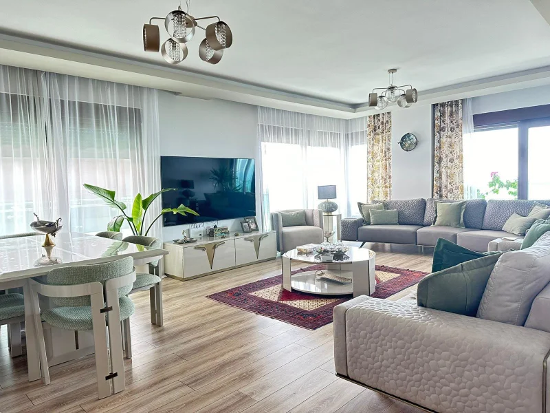 Alanya, Kestel'de Deniz Manzaralı 6+1 Daire