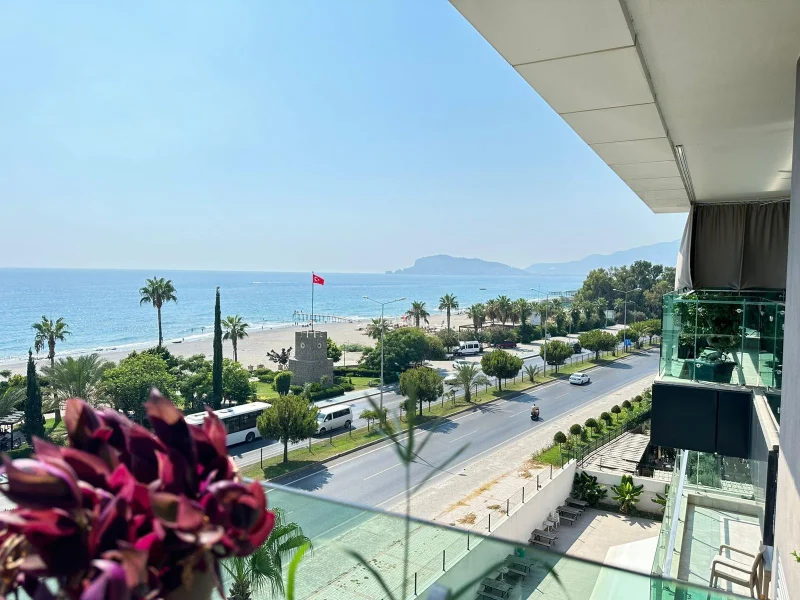 Alanya, Kestel'de Deniz Manzaralı 6+1 Daire