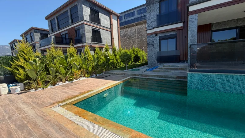 Villa 4+1 med panoramisk havsutsikt i Olimp City