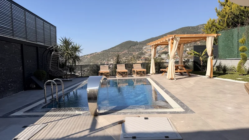 Alanya'da 5+2 Deniz Manzaralı Villa