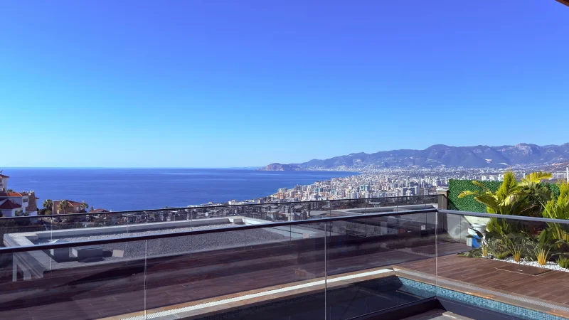 Villa 4+1 med panoramisk havsutsikt i Olimp City