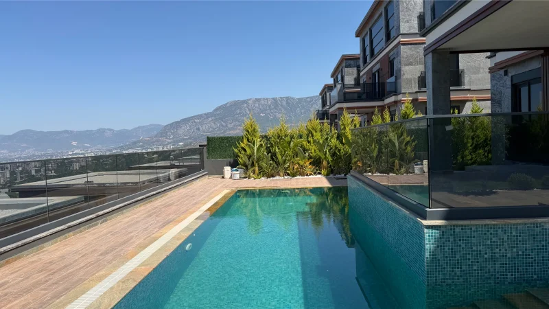Villa 4+1 med panoramisk havsutsikt i Olimp City