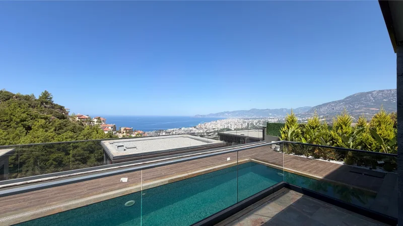 Villa 4+1 med panoramisk havsutsikt i Olimp City