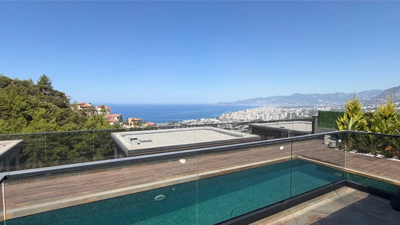Villa 4+1 med panoramisk havsutsikt i Olimp City