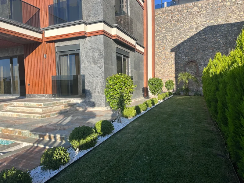 Villa 4+1 med panoramisk havsutsikt i Olimp City
