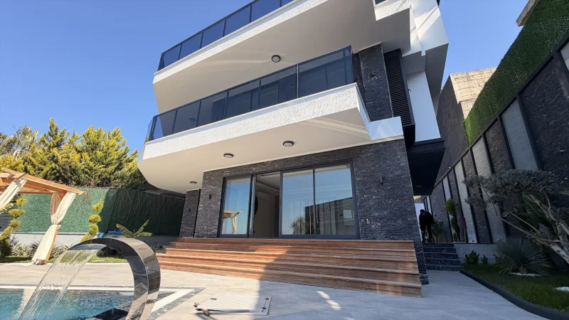 Alanya'da 5+2 Deniz Manzaralı Villa