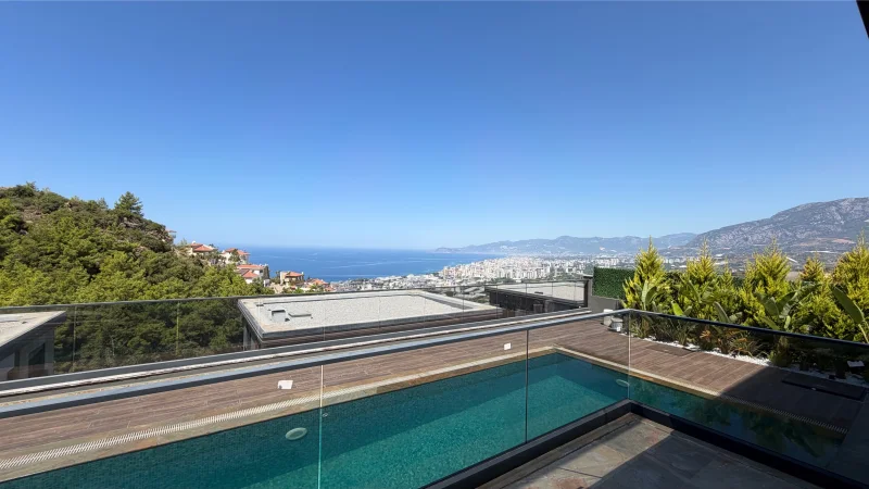 Villa 4+1 med panoramisk havsutsikt i Olimp City