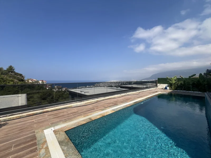 4+1 villa med panoramisk havudsigt i Olimp City