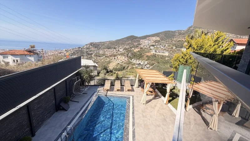 Alanya'da 5+2 Deniz Manzaralı Villa