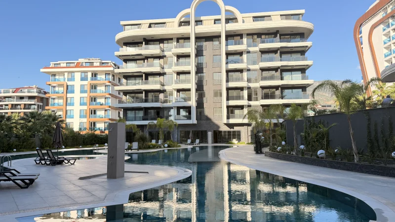 1+1 Wohnung mit Meerblick im Küçüker Palazzo