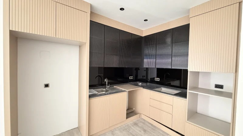1+1 Wohnung mit Meerblick im Küçüker Palazzo