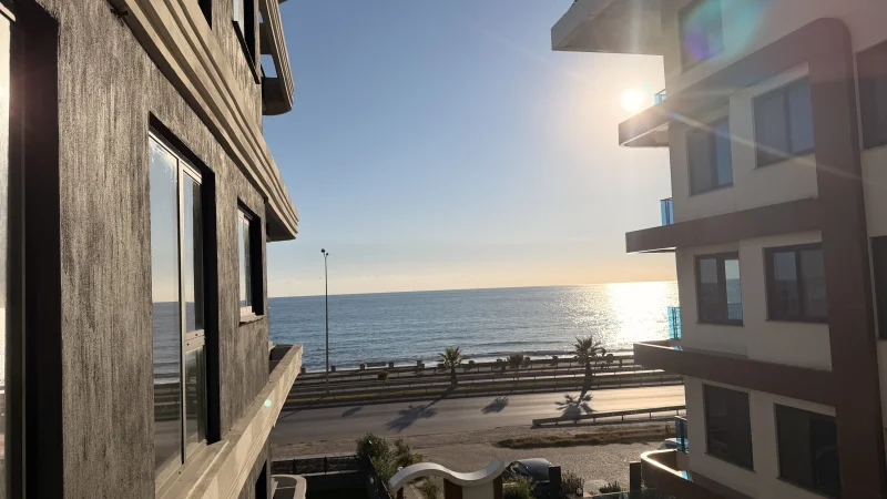 1+1 Wohnung mit Meerblick im Küçüker Palazzo
