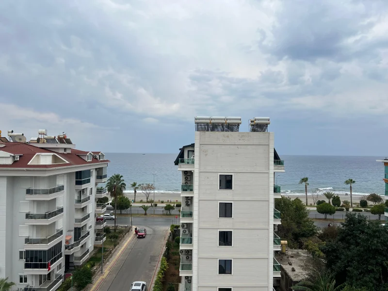 Duplexlejlighed 5+1 til salg direkte ved havet i Kestel, Alanya
