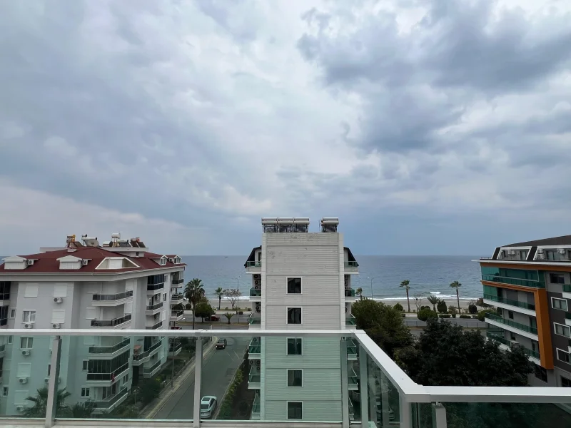 Duplexlejlighed 5+1 til salg direkte ved havet i Kestel, Alanya