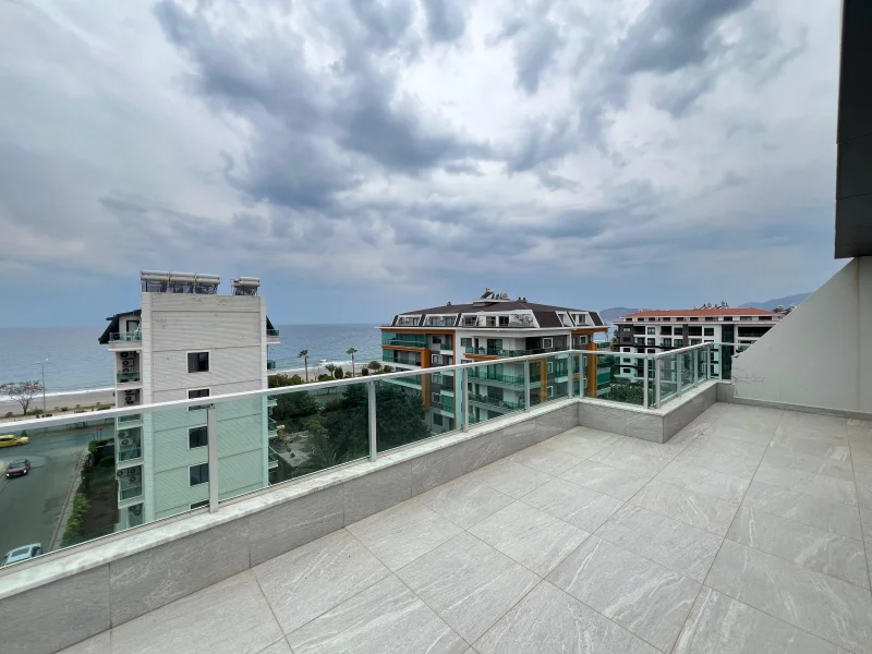 Duplexlejlighed 5+1 til salg direkte ved havet i Kestel, Alanya