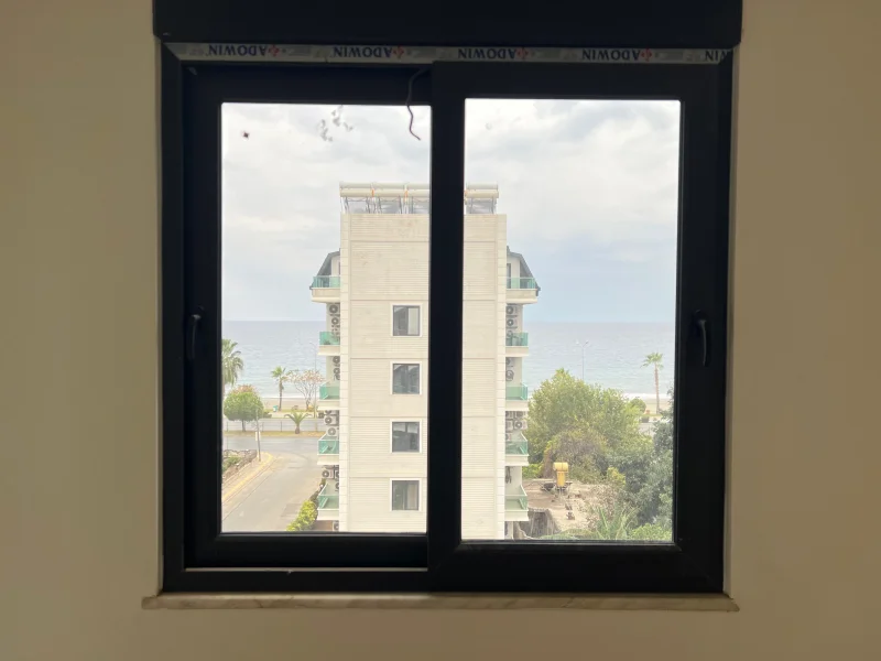 Duplexlejlighed 5+1 til salg direkte ved havet i Kestel, Alanya