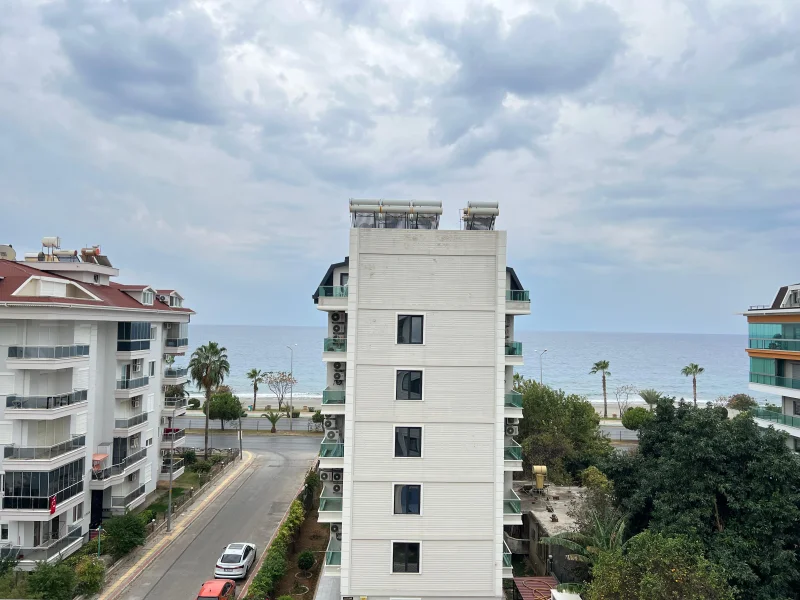 Duplexlejlighed 5+1 til salg direkte ved havet i Kestel, Alanya